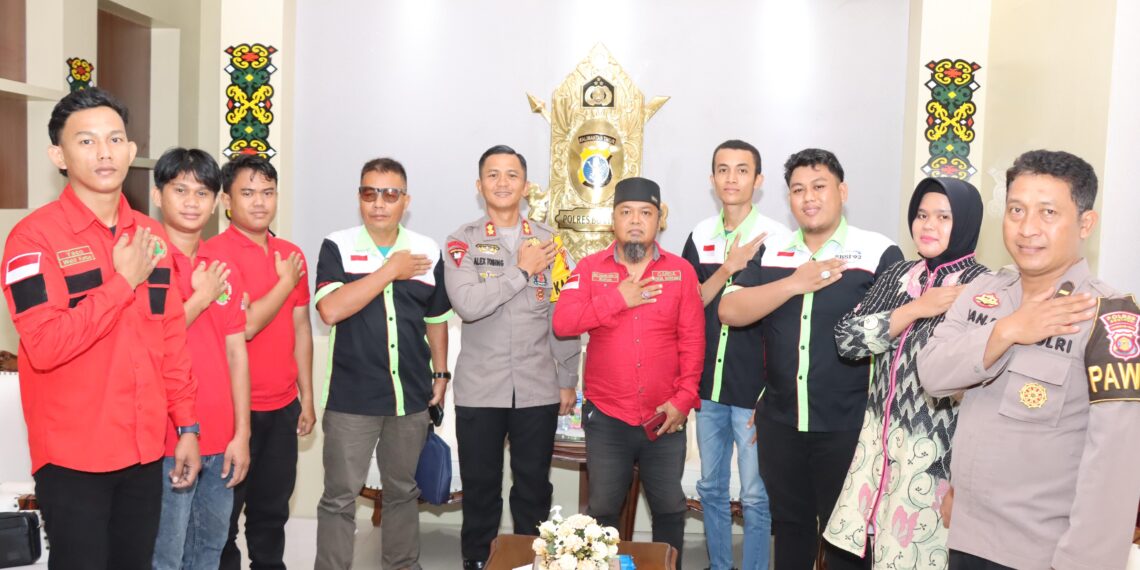 Eratkan Hubungan, Kapolres Bontang terima kunjungan Gerakan Pemuda ( GARDA) Lokal Bontang dan DPC Serikat Buruh Sejahtera Independent (SBSI) 92 Kota Bontang