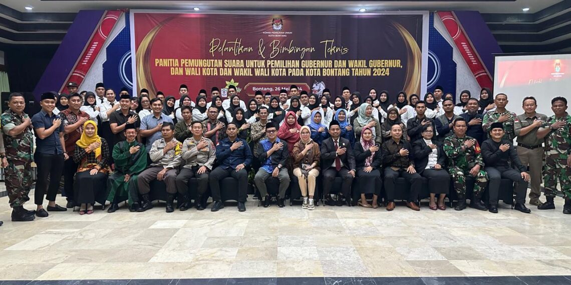 Kapolsek Bontang Barat dan Para bhabinkamtibnas Menghadiri Pelantikan dan bimtek PPS sekota Bontang Pilgub dan walikota tahun 2024