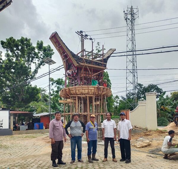 Pemindahan Miniatur Rumah Adat Toraja Tongkonan Sebagai Wujud Keberagaman Budaya Dalam Bingkai Bhineka Tunggal Ika