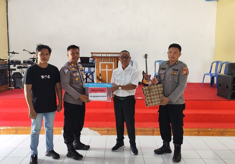 Kapolsek Muara Badak Hadiri Kegiatan Minggu Kasih di Gereja GPSDI Air Kehidupan Desa Tanjung Limau