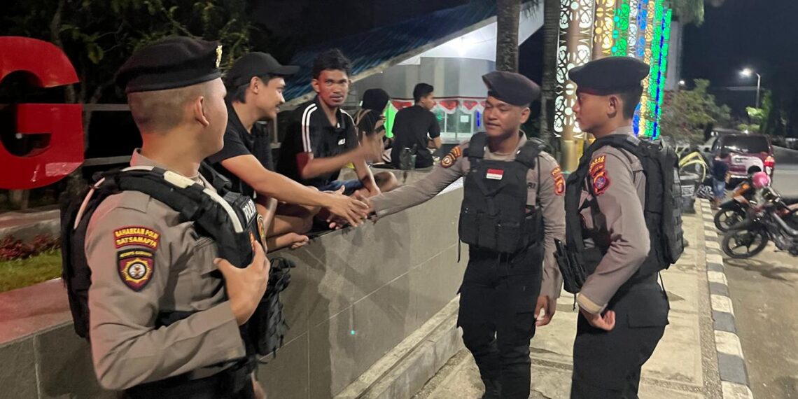 Sapa Masyarakat, Polres Bontang Laksanakan Giat Cooling System untuk Ciptakan Kondisi Jelang Pilkada 2024 di Tugu Selamat Datang Bontang