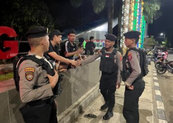 Sapa Masyarakat, Polres Bontang Laksanakan Giat Cooling System untuk Ciptakan Kondisi Jelang Pilkada 2024 di Tugu Selamat Datang Bontang