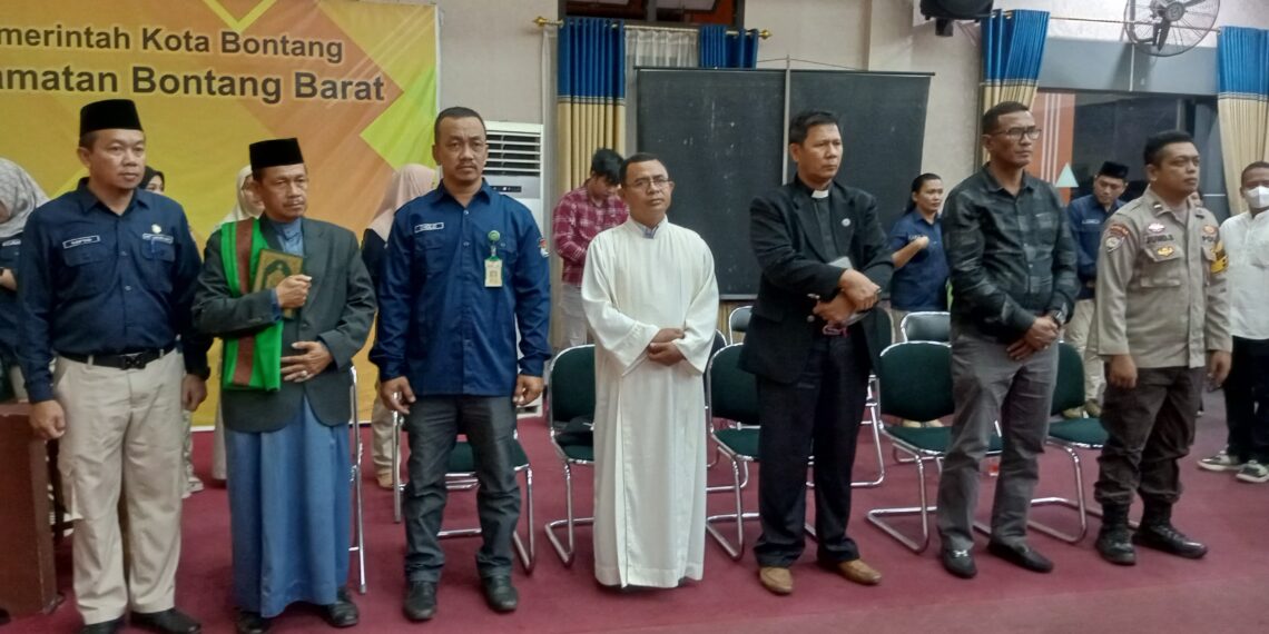 Polsek Bontang Barat Amankan Pelantikan dan Bimbingan Teknis KPPS di Kelurahan Gunung Telihan untuk Pemilu 2024