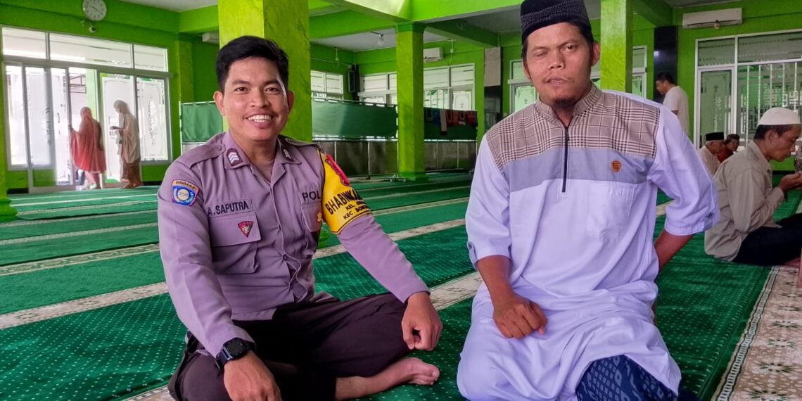 Upaya cooling system, Bhabinkamtibmas Gunung Elai gelar dialog kamtibmas Jelang masa tenang Pilkada 2024 Bersama Ketua RT 42