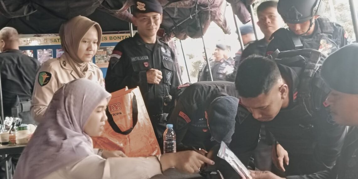 Pengecekan Kesehatan dan Pemberian Vitamin kepada Personil Pengamanan Pilkada 2024