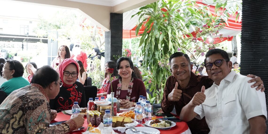 Wujud Harmoni Politik, Tiga Mantan Kontestan Pilkada Bontang Hadiri Open House Natal Kapolres Bontang