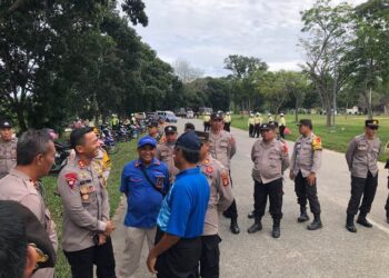 Polres Bontang Kawal Dan Amankan Aksi Damai Di Pupuk Kaltim : Jamin Kedewasaan Berdemokrasi
