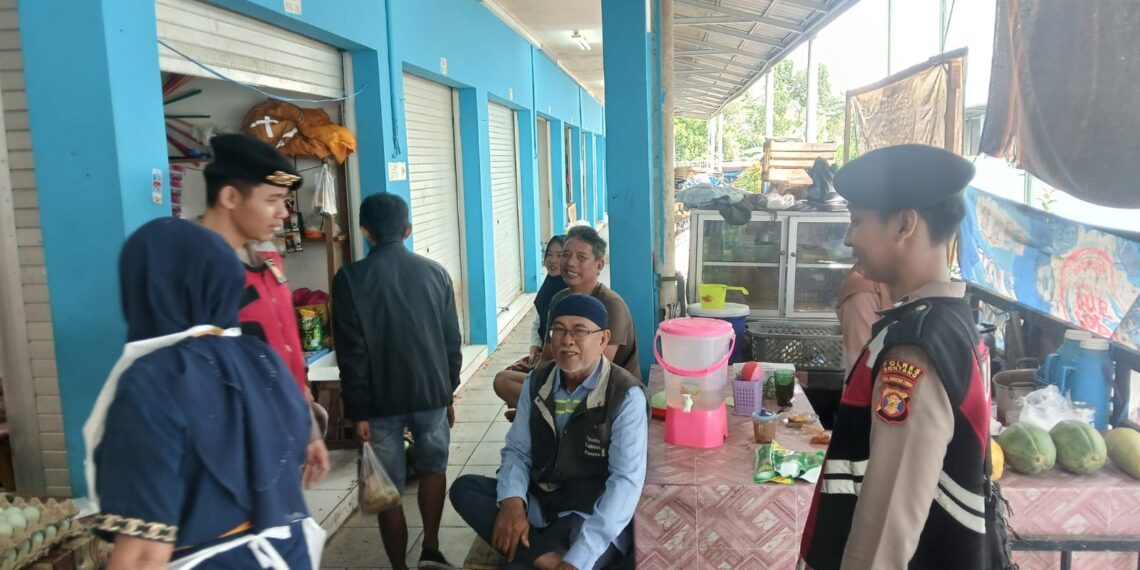 Sat Samapta Polres Bontang Laksanakan Cooling System dan Cipkon di Pasar  Berikan Himbauan Kamtibmas kepada Masyarakat