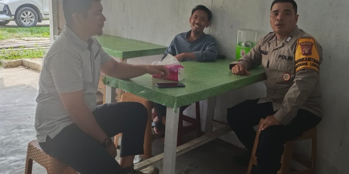 Bhabinkamtibmas Bontang Lestari Laksanakan Cooling System dan Cipta Kondisi Jelang Sidang Pleno Pilkada, Sambangi Warga RT 02