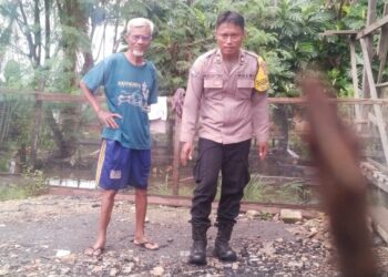 Bhabinkamtibmas Kelurahan Berbas Tengah Aiptu Rudiantoro Lakukan Pendampingan Perikanan Ikan Tawar untuk Ketahanan Pangan di Bontang Selatan
