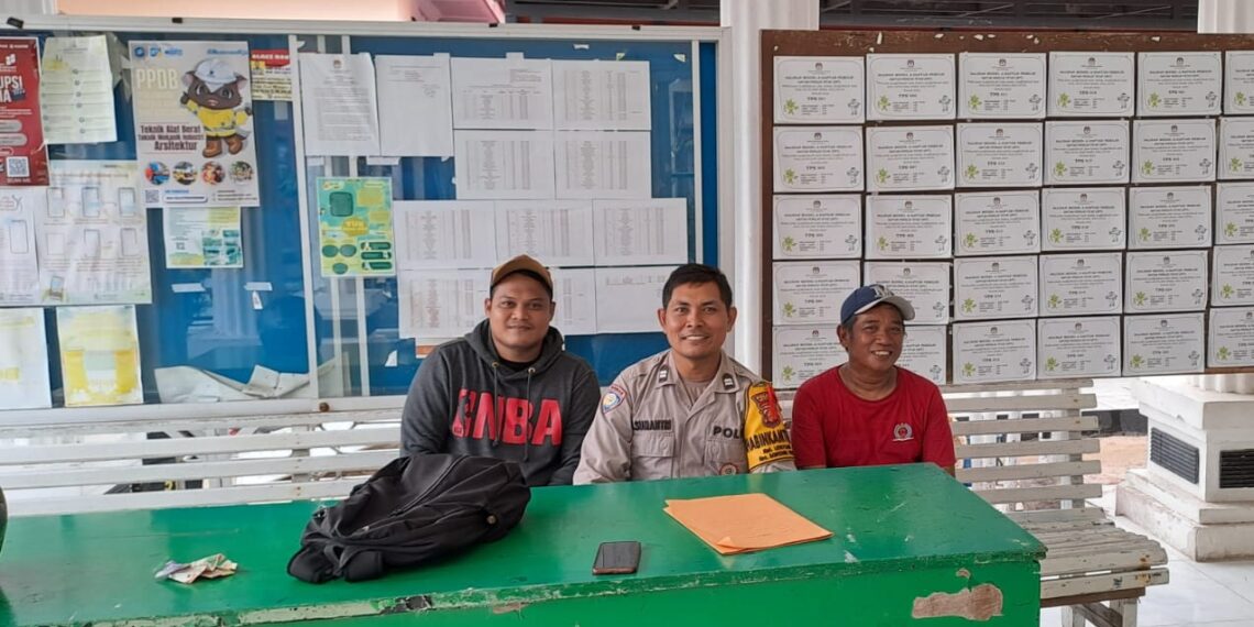 Bhabinkamtibmas Kelurahan Loktuan Aiptu Bambang Sumantri Laksanakan Cooling System dan Cipta Kondisi Jelang Sidang Pleno Pilkada Bontang