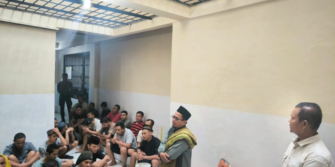 Polres Bontang Gelar Binrohtal Tahanan, Motivasi Iman dan Taqwa di Rutan Polres Bontang