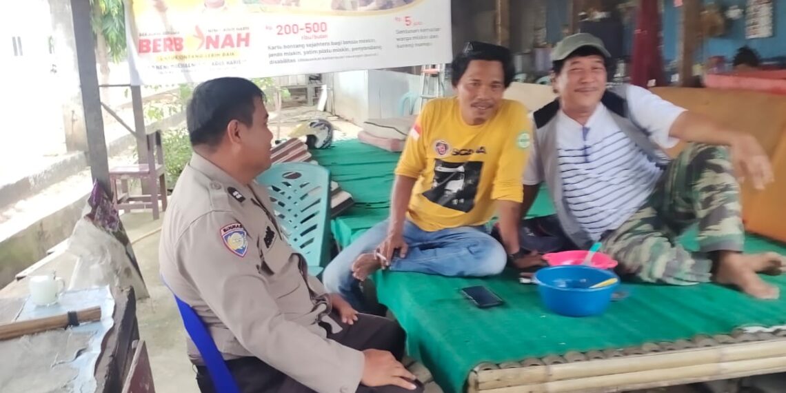 Jalin silaturahmi, Bhabinkamtibmas Polsek Bontang Barat Sambang warga binaan di Kelurahan Kanaan