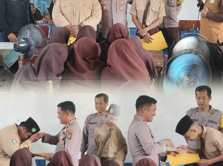 Kapolsek Marangkayu Berikan Penghargaan kepada Siswa Pesantren Assadiah yang Bantu Ungkap Curanmor