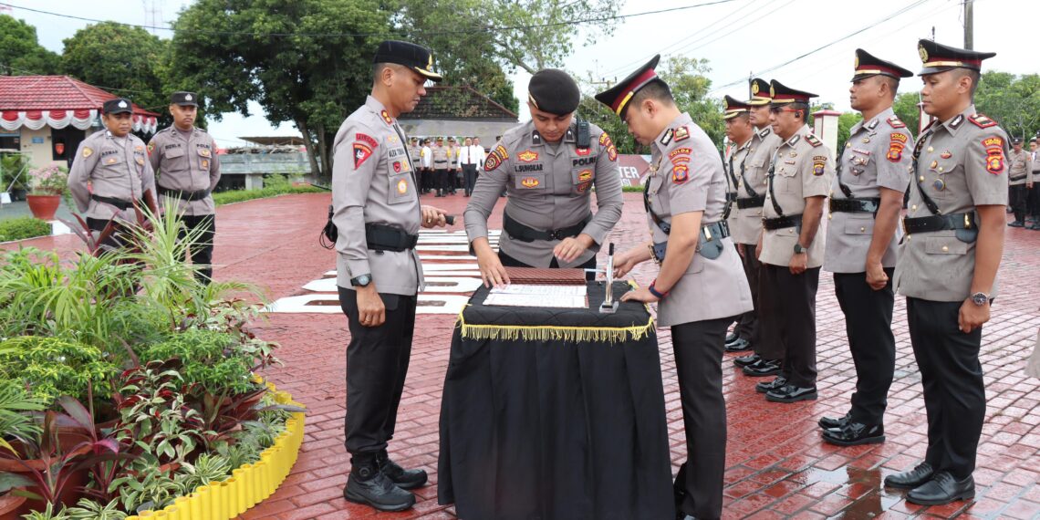Upacara Sertijab Pejabat Utama dan Kapolsek Jajaran Polres Bontang Berlangsung Khidmat