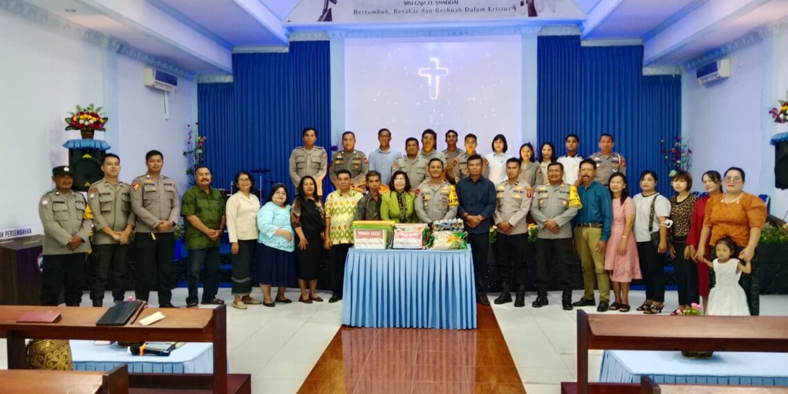 Kapolres Bontang gelat Minggu kasih dan Penyerahan Tali Asih di Gereja Sidang Jemaat Allah (EL-Shaddai) Bontang