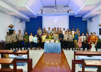 Kapolres Bontang gelat Minggu kasih dan Penyerahan Tali Asih di Gereja Sidang Jemaat Allah (EL-Shaddai) Bontang