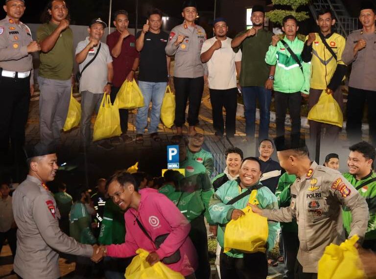 Jalin kebersamaan, Polres Bontang Gelar Sahur On The Road dan Bakti Sosial Bersama Ojol Kota Bontang