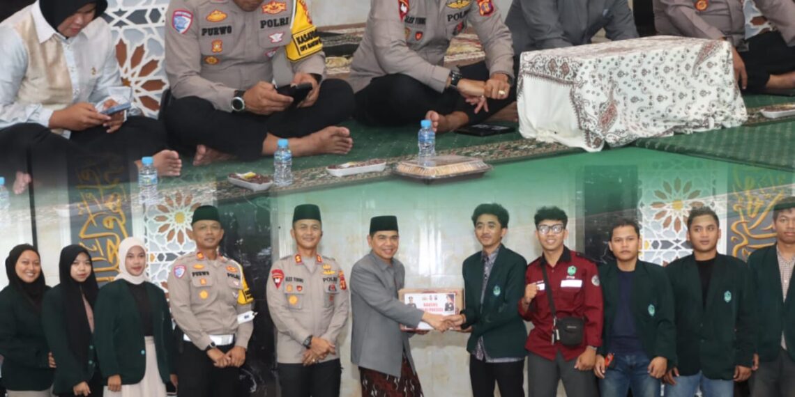 Raih keberkahan bulan Ramadhan, Polres Bontang Gelar Bakti Sosial dan buka Bersama di Pesantren Nurul Iman