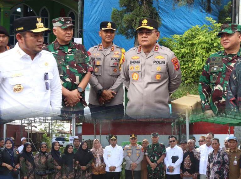 Pastikan Pengamanan Berjalan Aman dan Kondusif, Kapolda Kaltim Tinjau TPS PSU di Muara Badak