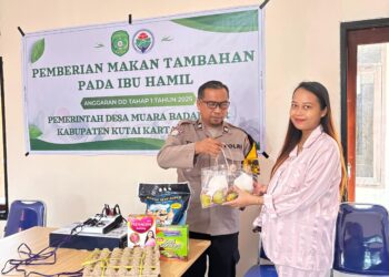 Bhabinkamtibmas Badak Ilir Hadiri Pemberian Makanan Tambahan Pada Ibu Hamil