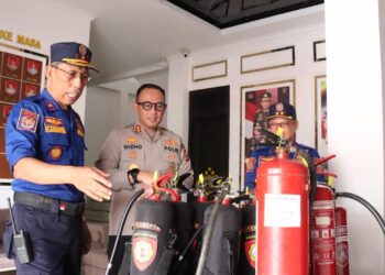 Polres Bontang Terima Bantuan APAR dari Dinas Pemadam Kebakaran Kota Bontang