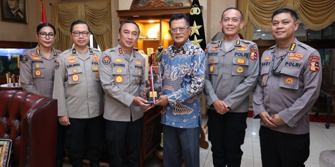 Jajaran Divhumas Polri Laksanakan Anjangsana ke Jend. Pol (Purn) Da’i Bachtiar