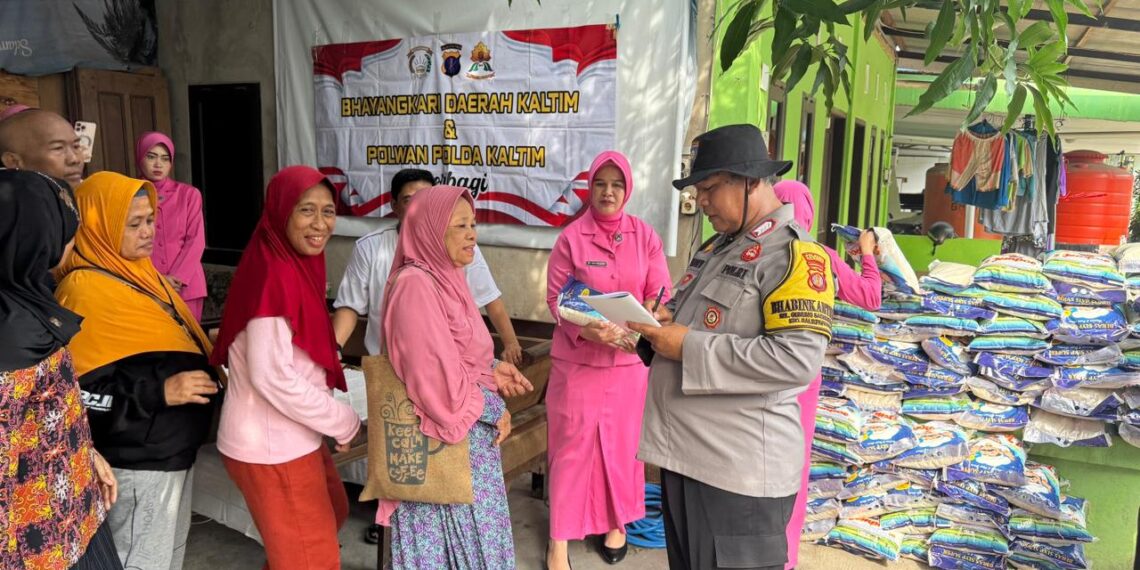 Polwan dan Bhayangkari Ditreskrimum Polda Kaltim Gelar Aksi Sosial “Berbagi untuk Sesama” di Balikpapan