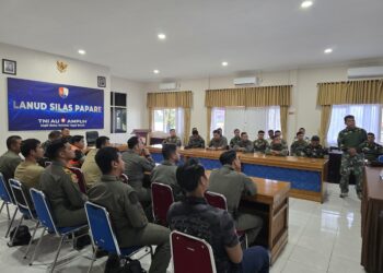 Satgas Ops Damai Cartenz Distribusikan Logistik ke Pos Kiwirok Lewat Airdrop