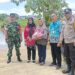 Bhabinkamtibmas Satimpo Laksanakan Pendampingan Pendataan Rumah Warga Terdampak Banjir