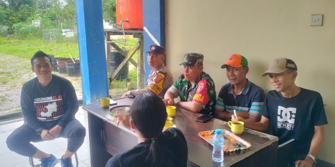 Bhabinkamtibmas Gunung Elai Jalin Koordinasi Kamtibmas Bersama Ketua RT dan Tokoh Masyarakat