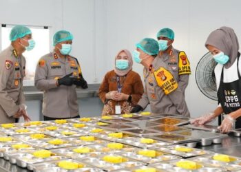 Orang Tua Senang Anaknya Dapat MBG dari SPPG Polda Metro: Menu Variatif