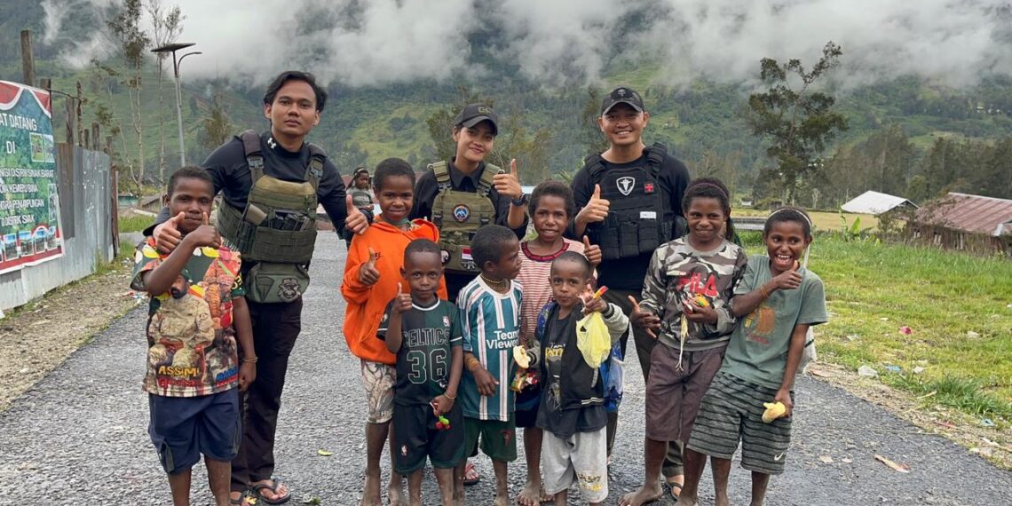 Satgas Ops Damai Cartenz Gelar Pemeriksaan Kesehatan dan Interaksi Humanis Bersama Masyarakat Sinak