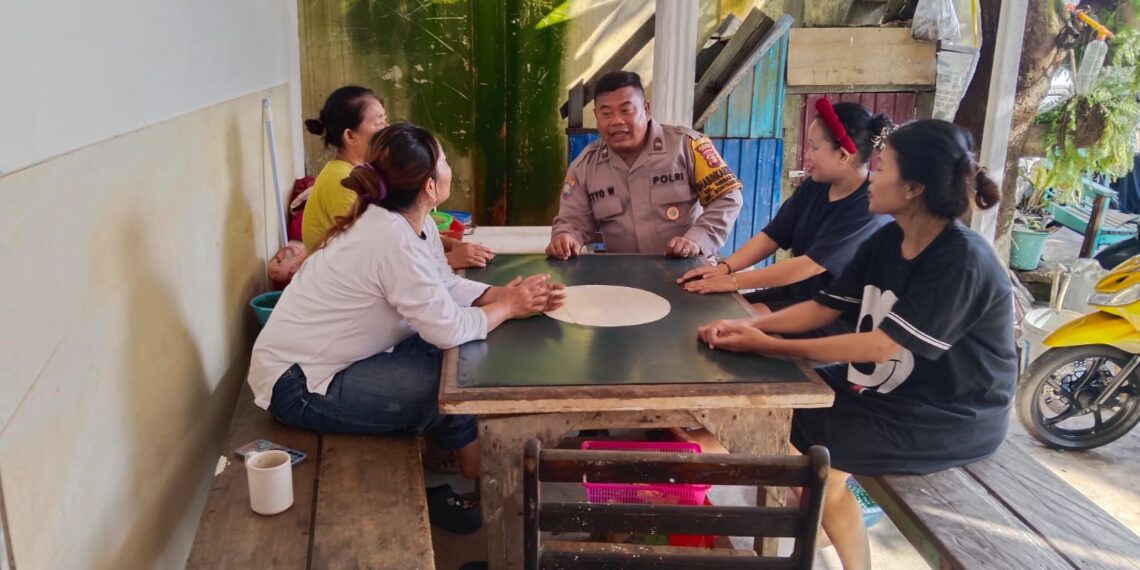 Bhabinkamtibmas Berbas Pantai Aipda Styo Wahyudi Sambangi Warga, Ajak Wujudkan Lingkungan Aman dan Kondusif