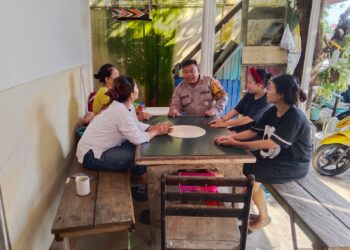 Bhabinkamtibmas Berbas Pantai Aipda Styo Wahyudi Sambangi Warga, Ajak Wujudkan Lingkungan Aman dan Kondusif