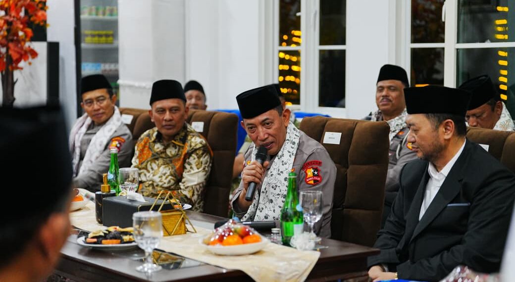 Kapolri Tekankan Jaga Persatuan-Kesatuan saat Silaturahmi ke Ponpes An-Nur Malang