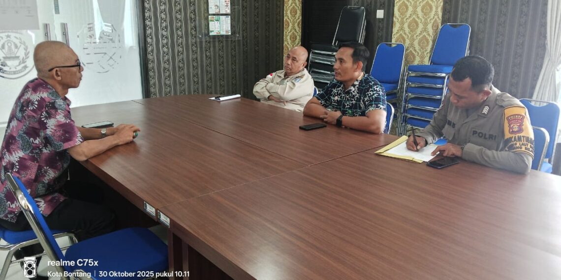 Bhabinkamtibmas Tanjung Laut indah hadiri Rapat Musyawarah Kelurahan membahas Pembangunan dan Keamanan wilayah