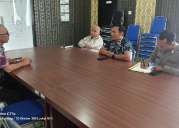 Bhabinkamtibmas Tanjung Laut indah hadiri Rapat Musyawarah Kelurahan membahas Pembangunan dan Keamanan wilayah