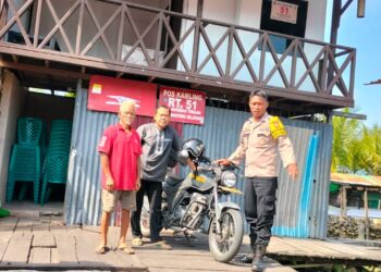 Bhabinkamtibmas Berebas Tengah Laksanakan Sosialisasi Harkamtibmas di Sat Kamling RT 51