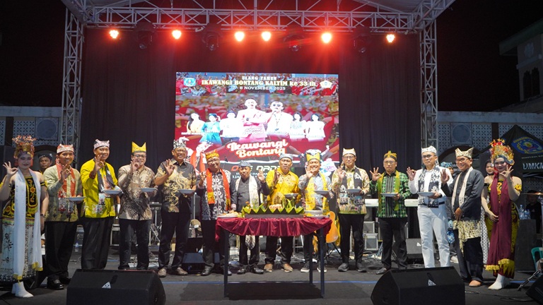 Perkuat Sinergitas, Kapolres Bontang Hadiri Acara Puncak HUT Ikawangi Kota Bontang yang Ke-33