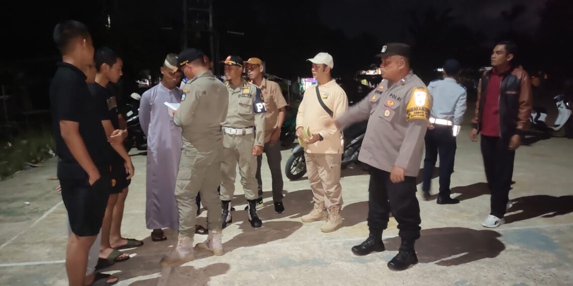 Bhabinkamtibmas Berbas Pantai Dampingi Patroli Gabungan Sosialisasi Program WAJAR