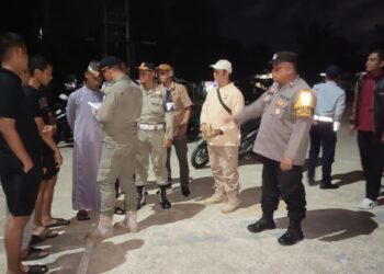 Bhabinkamtibmas Berbas Pantai Dampingi Patroli Gabungan Sosialisasi Program WAJAR