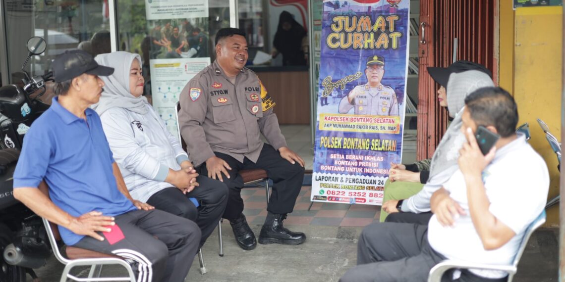Bhabinkamtibmas Berbas Pantai Gelar Jumat Curhat, Warga Sampaikan Harapan Terkait Peningkatan Pelayanan Keamanan