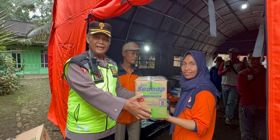 Tanggap Bencana, Polres Purbalingga Gerak Cepat Berikan Bantuan dan Layanan Kesehatan Gratis di Desa Maribaya