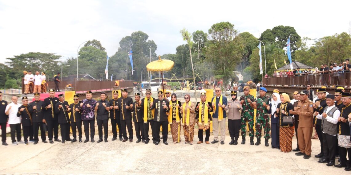 Waka Polres Bontang hadiri Pembukaan Erau Pelas Benua Guntung Kota Bontang Tahun 2025: Merayakan Budaya dan Kearifan Lokal