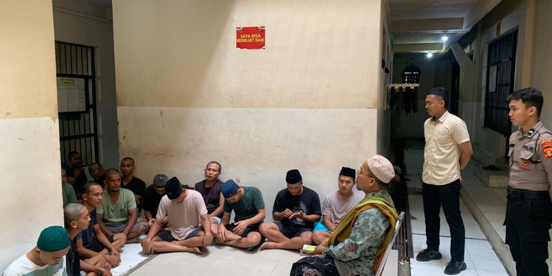 Binrohtal warga binaan Rutan Polres Bontang : Meningkatkan Iman dan Taqwa