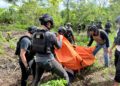 Respon Cepat Penemuan Mayat Pekerja Bangunan di Yahukimo, Satgas Ops Damai Cartenz dan Polres Yahukimo Lakukan Evakuasi