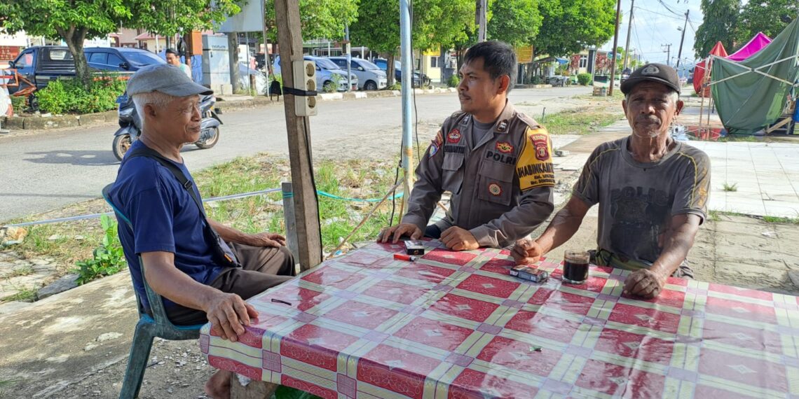 Bhabinkamtibmas Loktuan Laksanakan Sambang Kunjung Warga sampaikan pesan kamtibmas