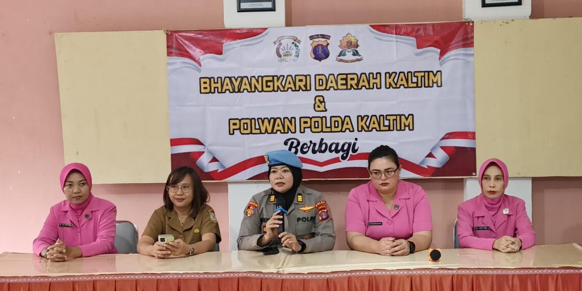 Bhayangkari & Polwan Polda Kaltim Gelar Bakti Sosial: 50 Warga Sepinggan Terima Bantuan Tunai