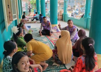 POLRES SIBOLGA SALURKAN BANTUAN DAN GELAR TRAUMA HEALING UNTUK KORBAN BANJIR DAN LONGSOR